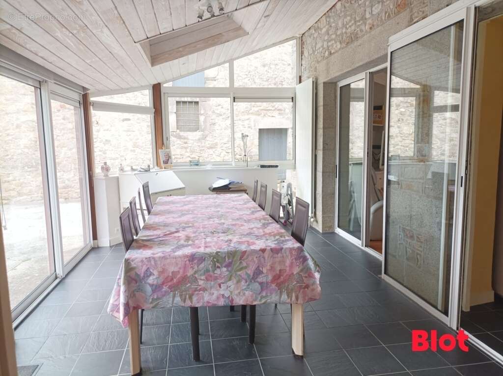 Maison à VAL-D&#039;IZE