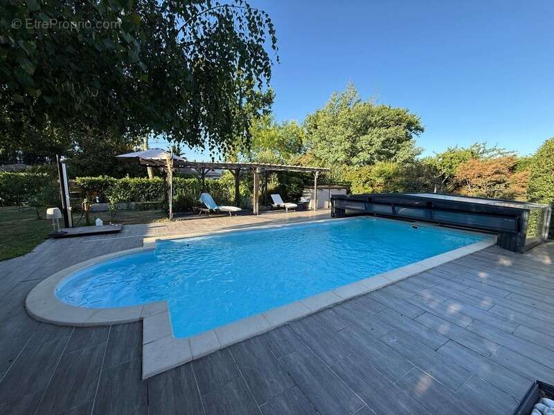 BIGANOS – Quartier recherché du VIGNEAU – Élégante propriété de 190 m² sur un magnifique terrain paysager de 2 370 m² avec pisci - photo 15