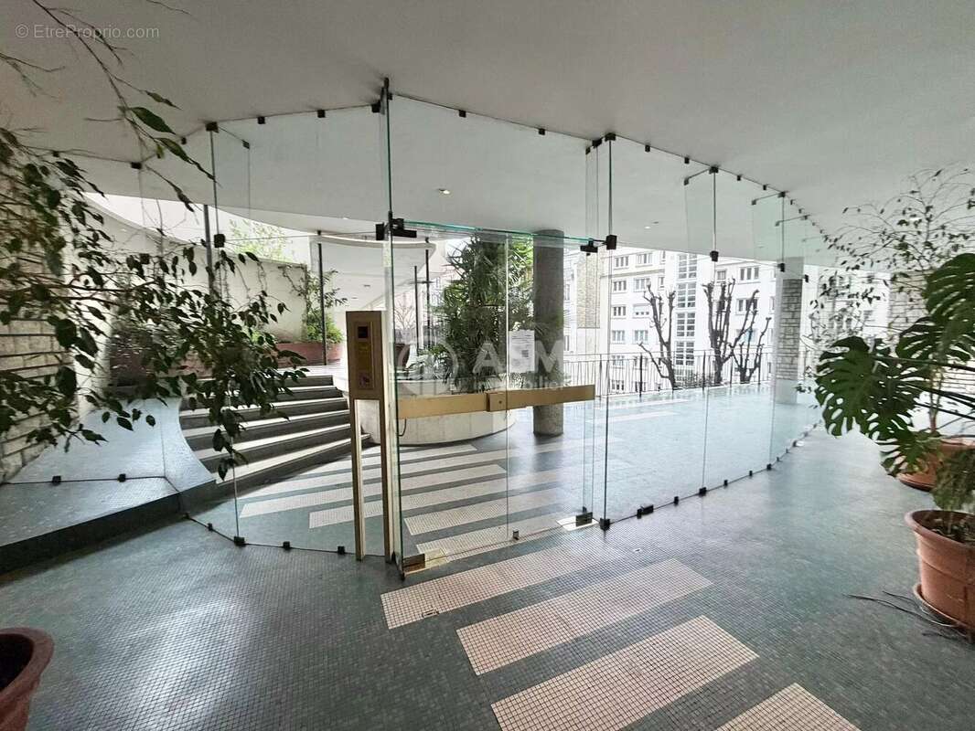 Appartement à PARIS-16E