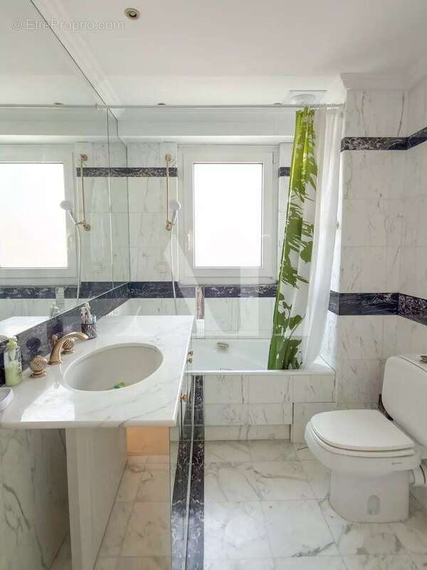Appartement à VALLAURIS