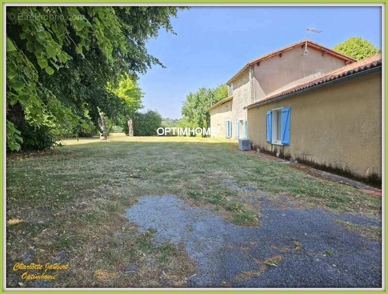 Maison à AUBETERRE-SUR-DRONNE
