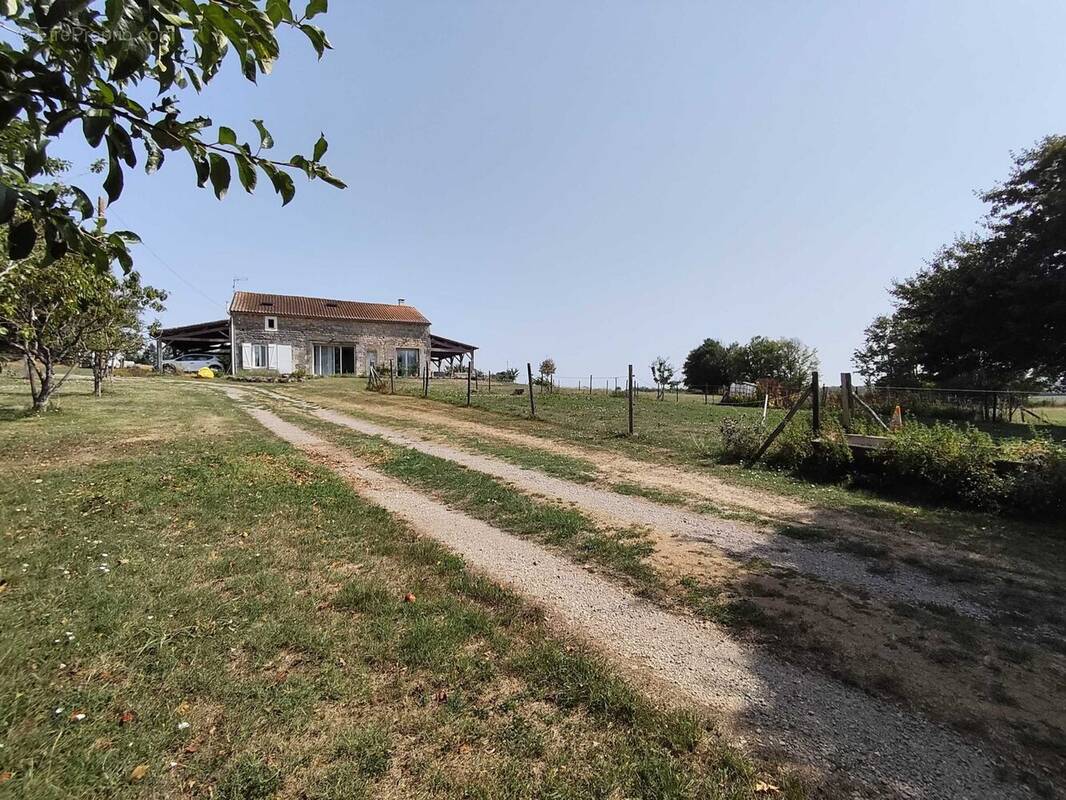 Maison à CHASSENEUIL-SUR-BONNIEURE