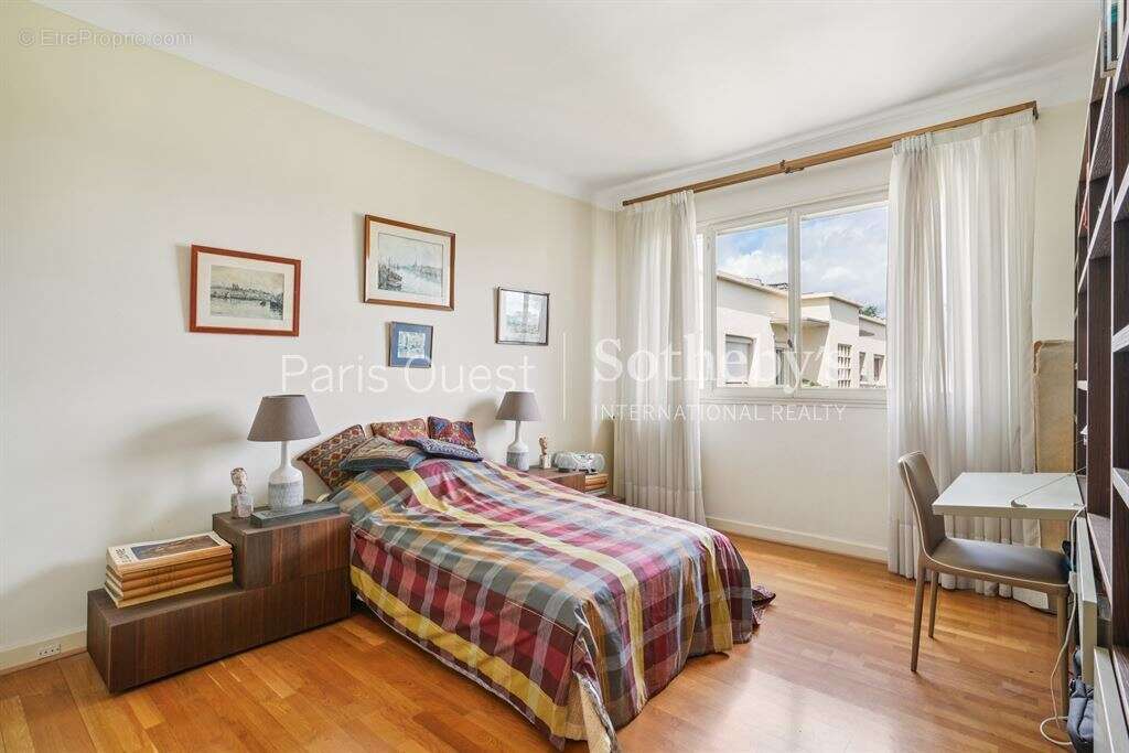 Appartement à NEUILLY-SUR-SEINE