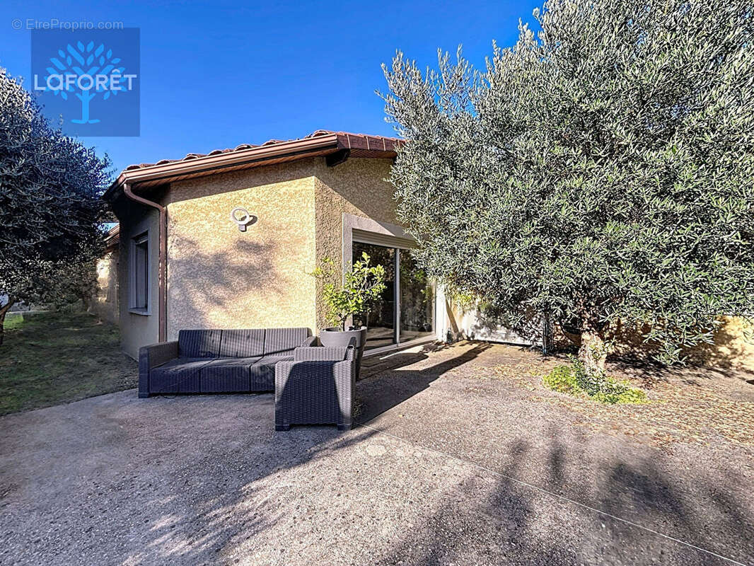 Maison à SAINT-GENIS-LAVAL