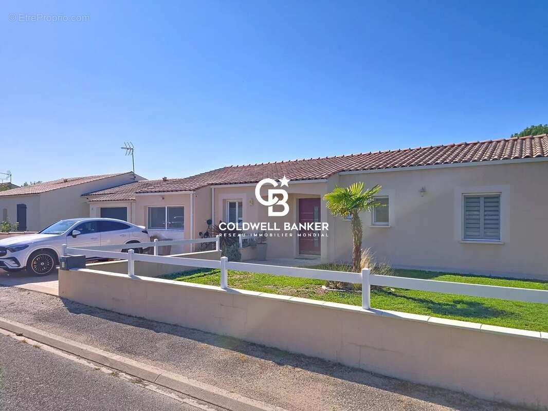 Maison à CHAMPAGNE-LES-MARAIS