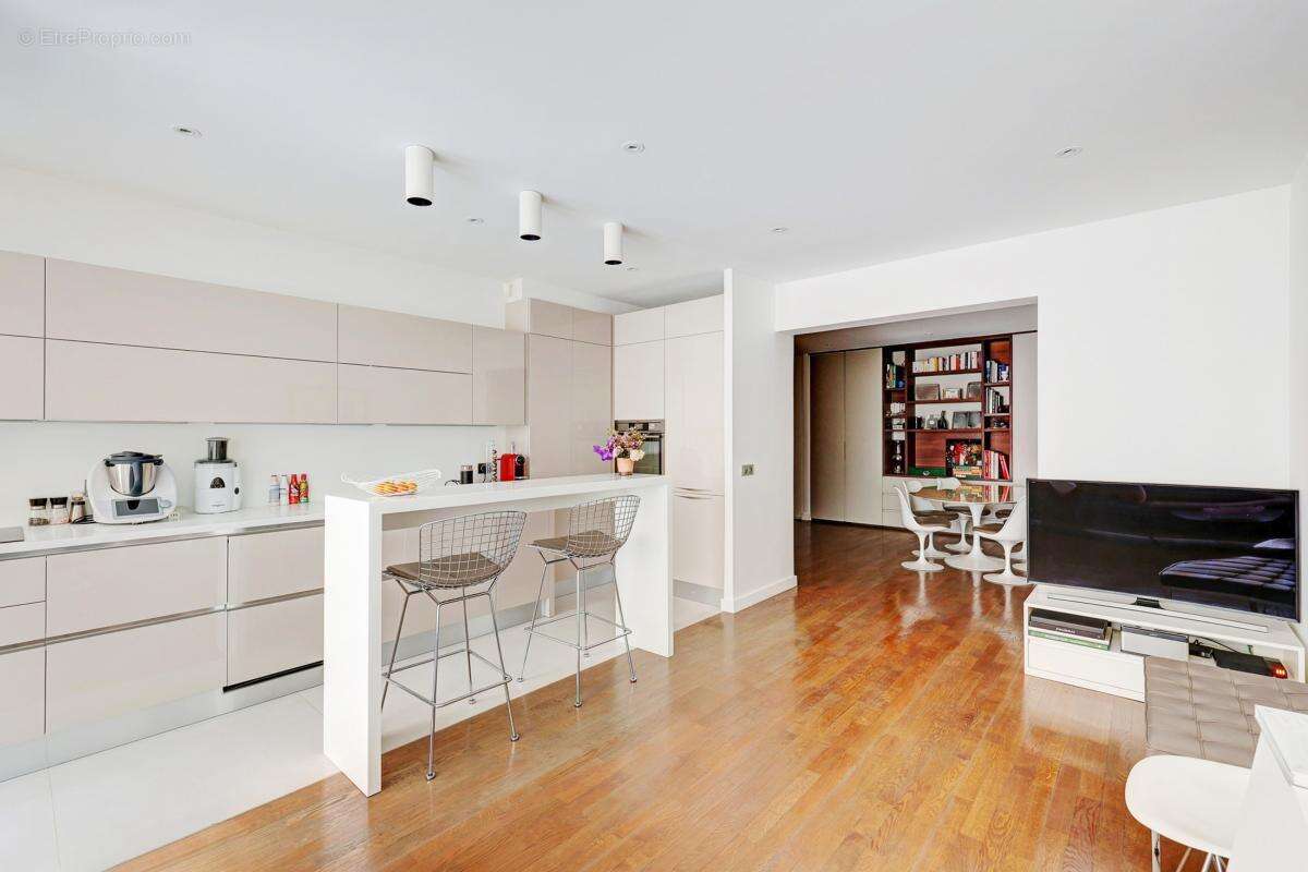 Appartement à PARIS-8E