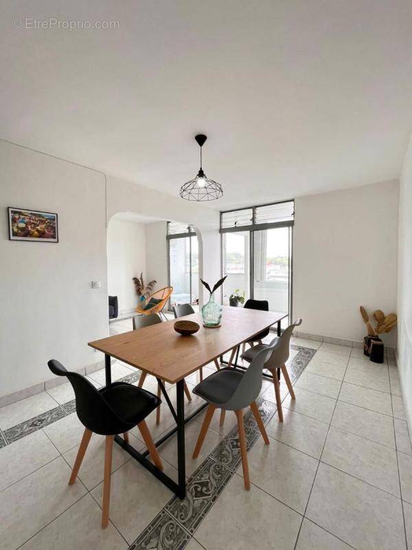 Appartement à POINTE-A-PITRE