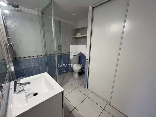 À VENDRE – Charmant T2 duplex rénové avec terrasse et parking – Carqueiranne (83320) - photo 8