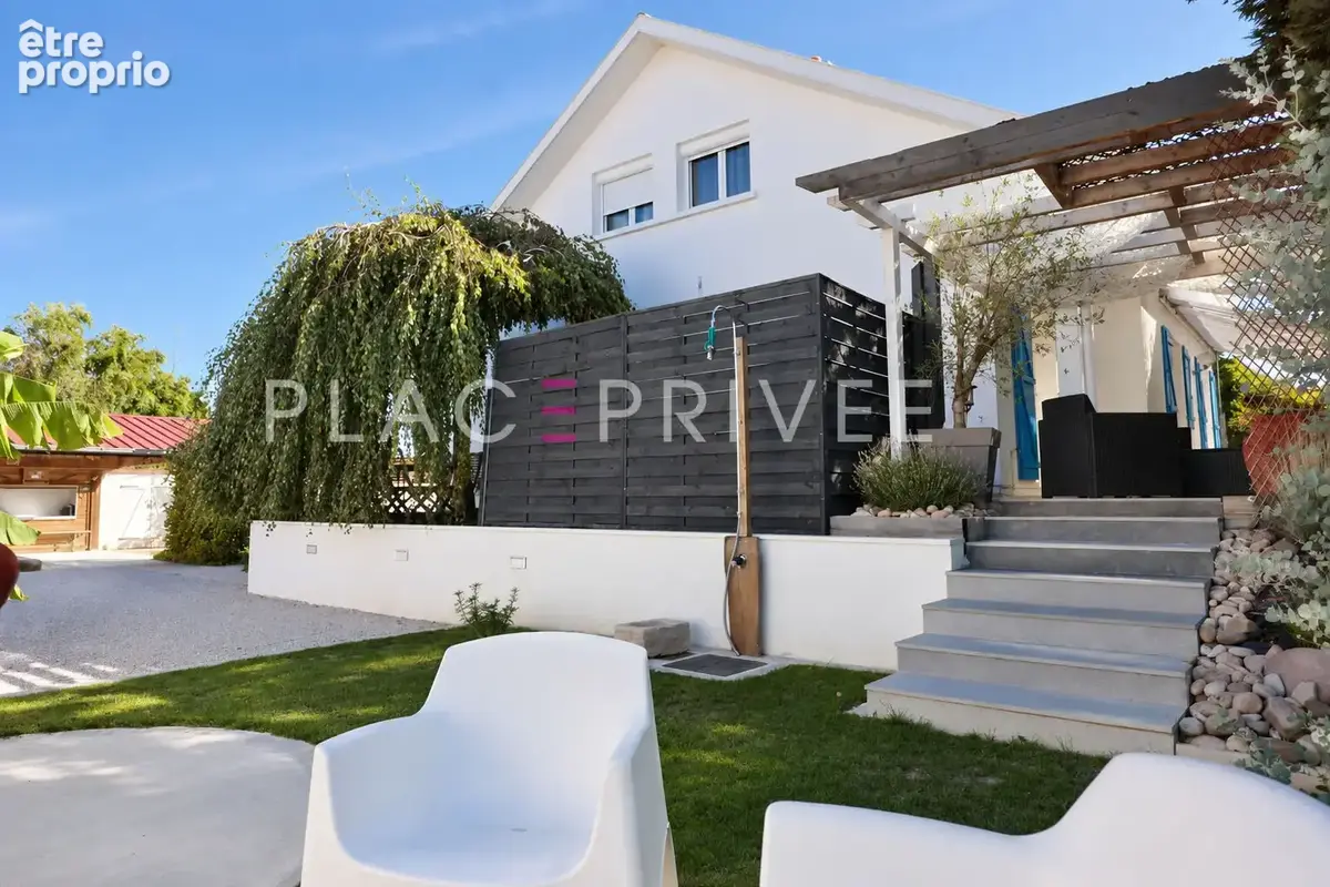Maison avec jardin et double garage - photo 2