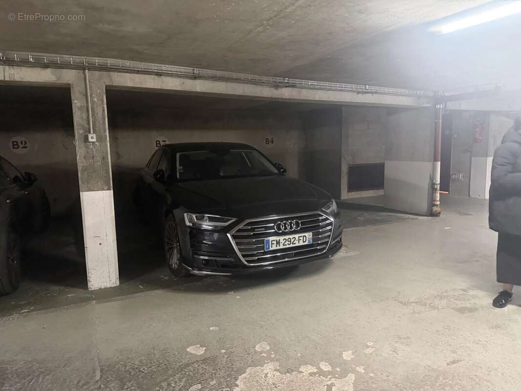 Parking à PARIS-9E