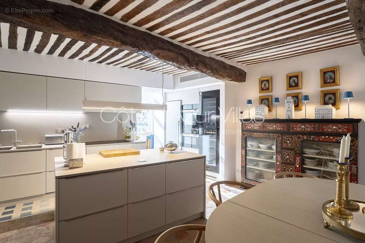 Maison à CHATEAUNEUF-GRASSE