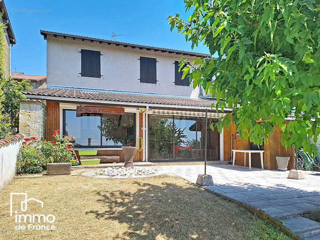 Maison à REVONNAS
