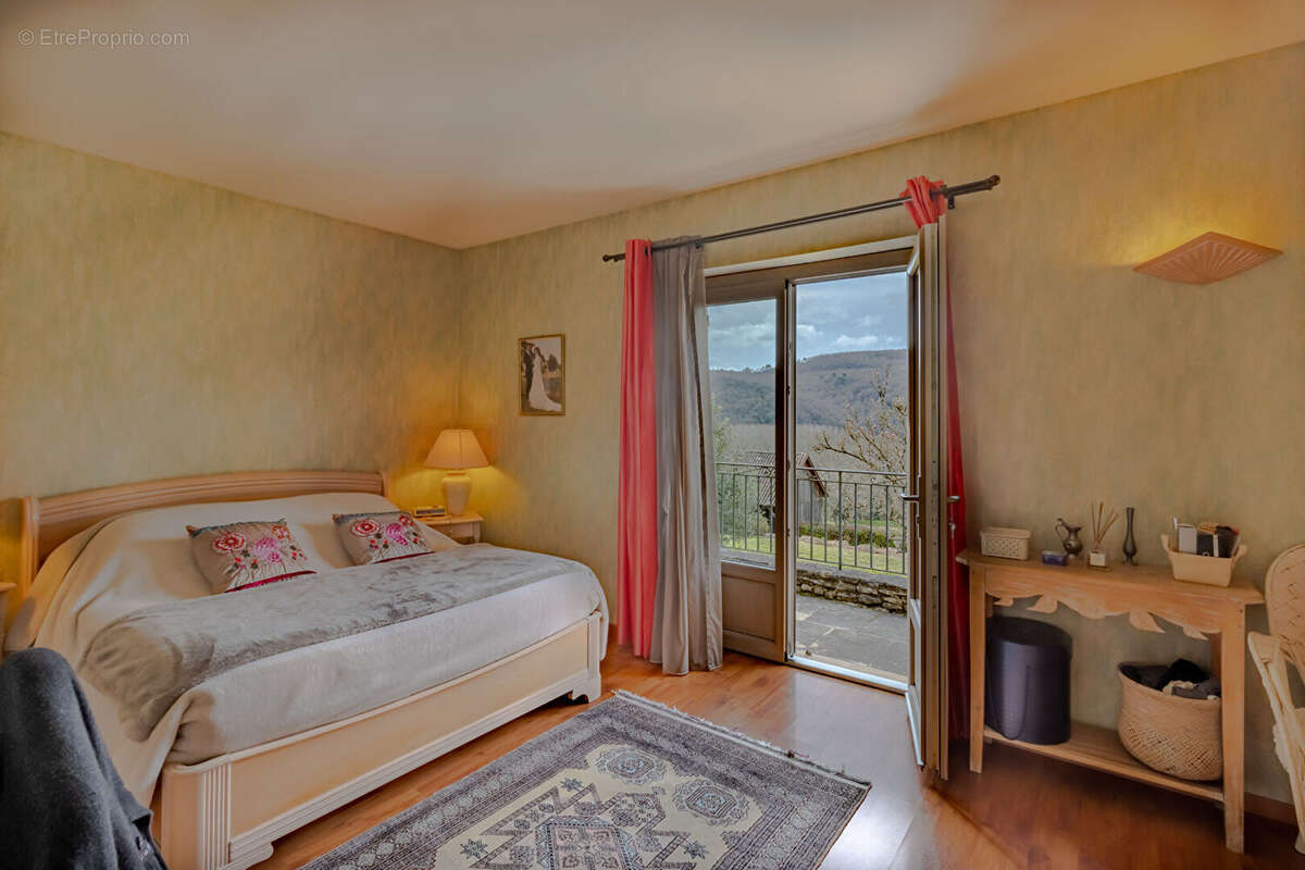 Maison à CARSAC-AILLAC