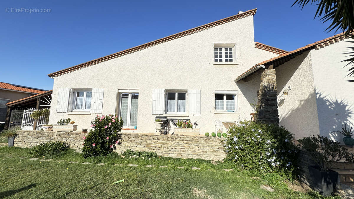 Maison à SAINT-LAURENT-DE-LA-SALANQUE