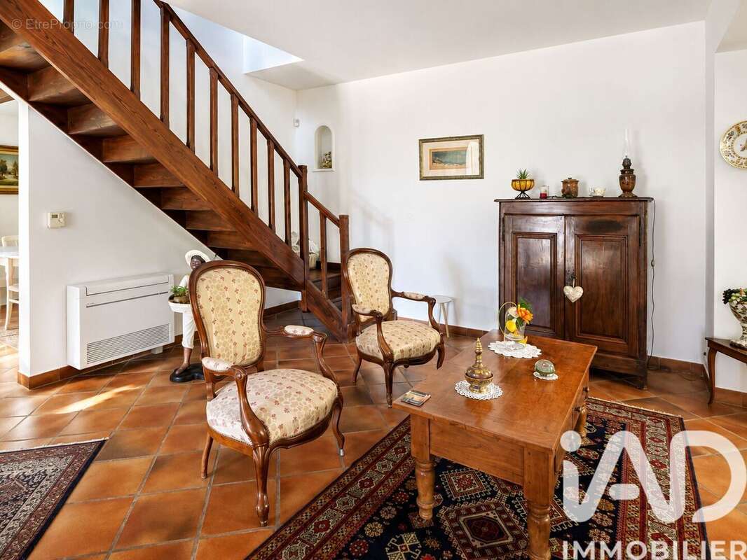 Maison 172 m² à Vitrolles  - photo 8
