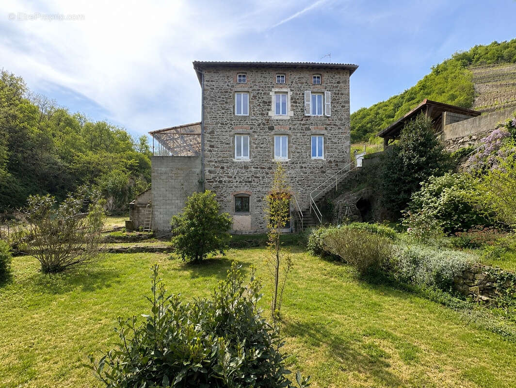 Maison en pierres 131m2 / 5 chambres + Véranda 30m2 + Annexes et forêt - photo 4