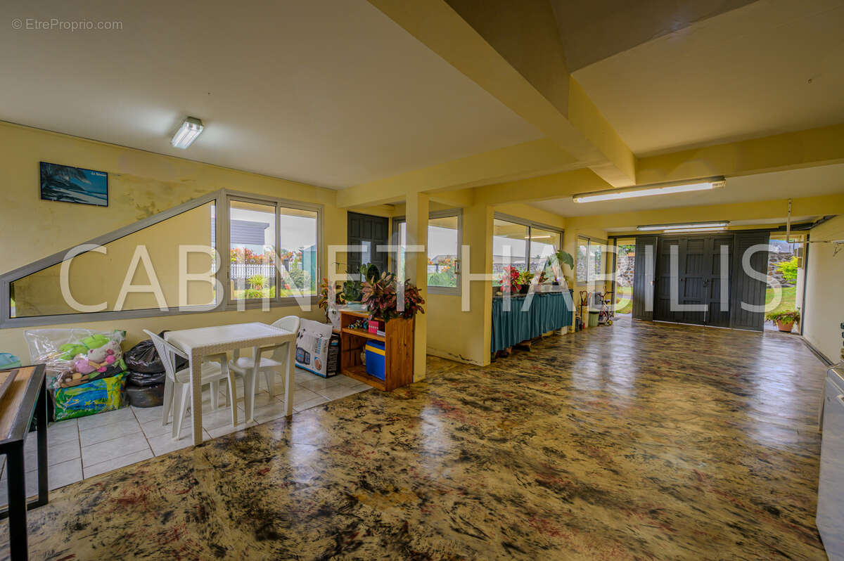 A vendre - une maison de type t6 de 200 m2 environ - petite-ile - 577 000 € hai - photo 3