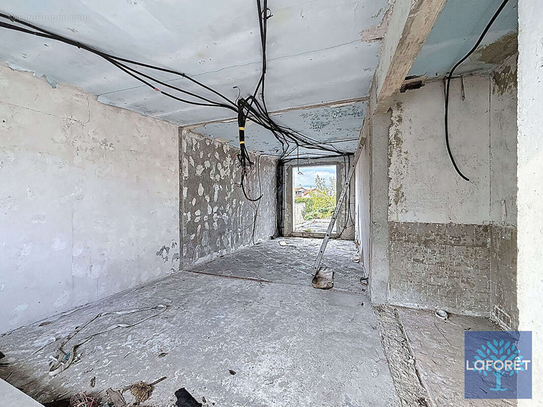 Maison à VIGNEUX-SUR-SEINE