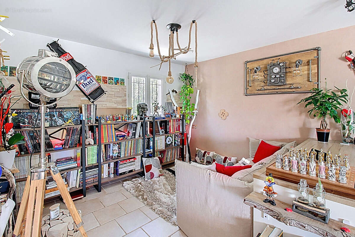 A VENDRE A DRAGUIGNAN Maison récente 238 m² - 6 chambres, piscine et garage - 1807 m² de terrain - photo 18