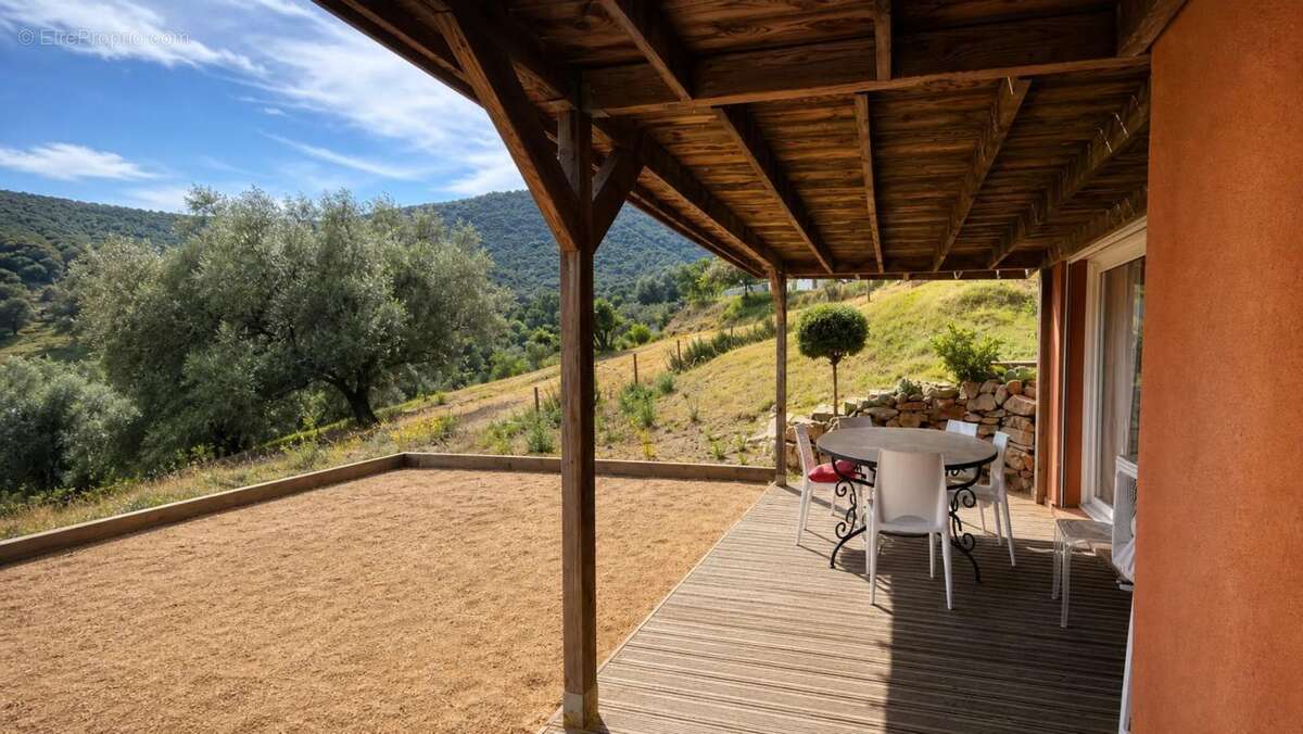 Maison de 259 m² avec piscine et chalet à Cognocoli-Monticchi - photo 4