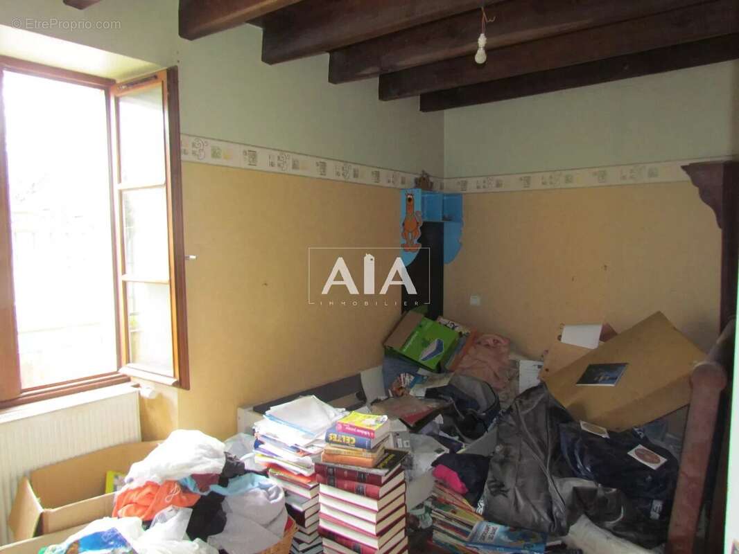 Maison à LES ADJOTS