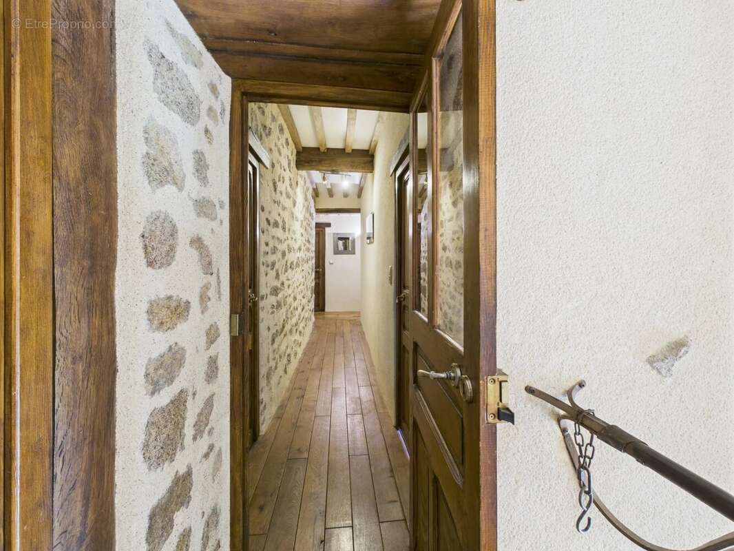 Maison à LA ROCHE-EN-BRENIL