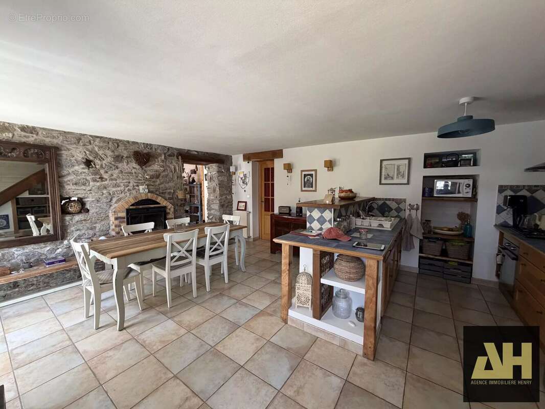 Maison à LE RELECQ-KERHUON