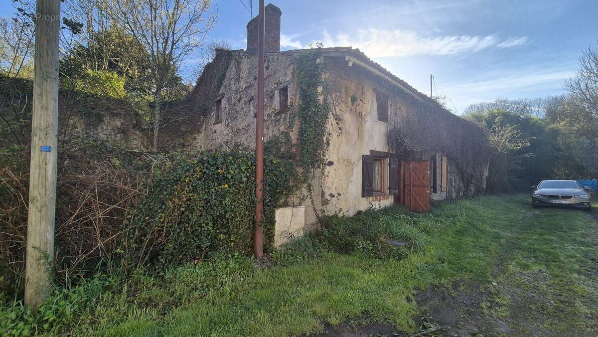 Maison à BUSSIERE-POITEVINE