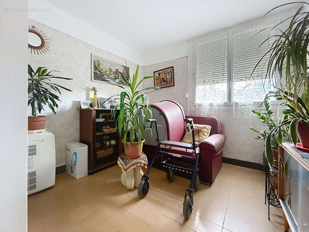 NIMES - Appartement 4 pièces  64m2+ Garage - vendu loué - photo 8