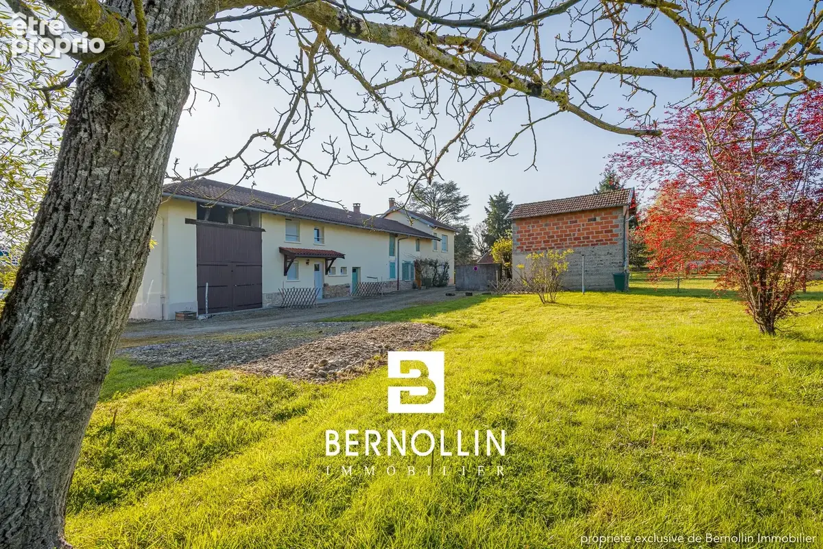 Maison avec 2 logements indépendants 199 m2 sur terrain 1,4 ha - Attignat Sud - photo 1