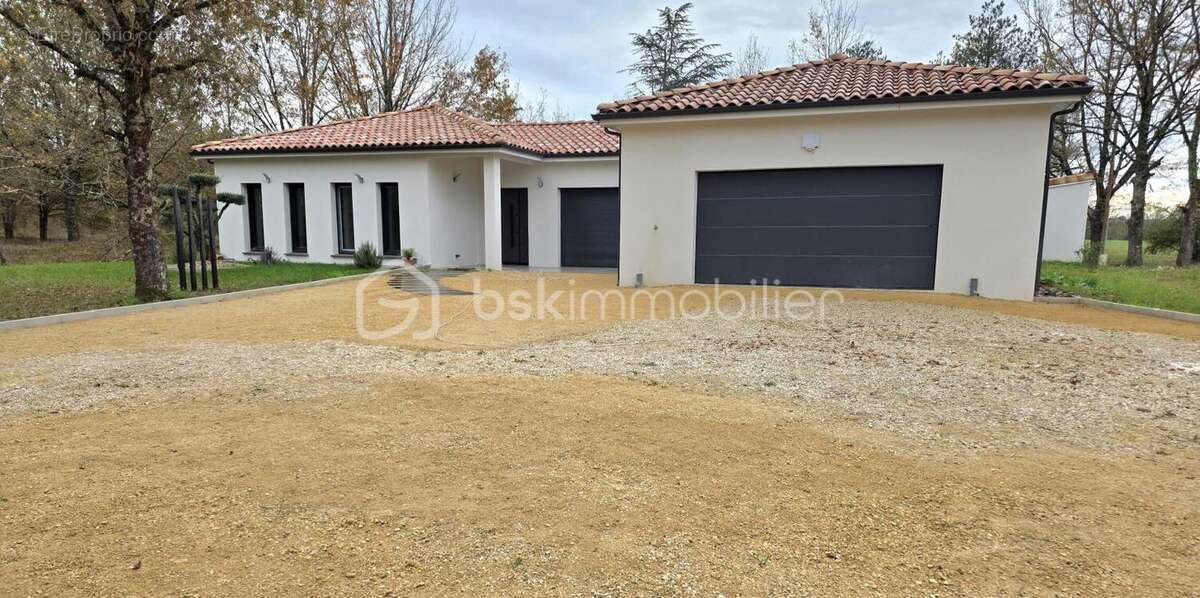 Maison à SAINT-ETIENNE-DE-TULMONT