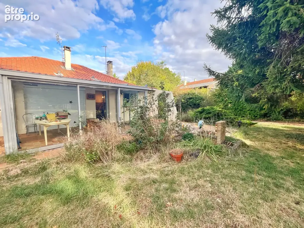 Maison Crepieux terrain 2500 m2 - photo 4