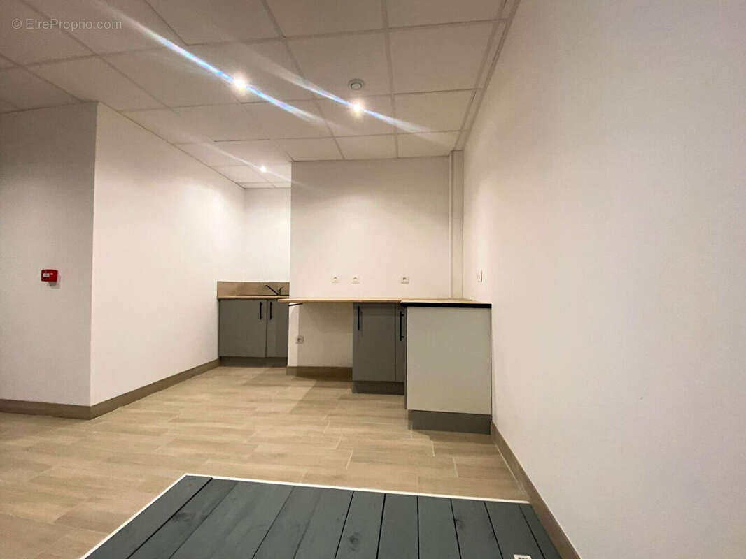 Commerce 175 m² à Pau  - photo 4