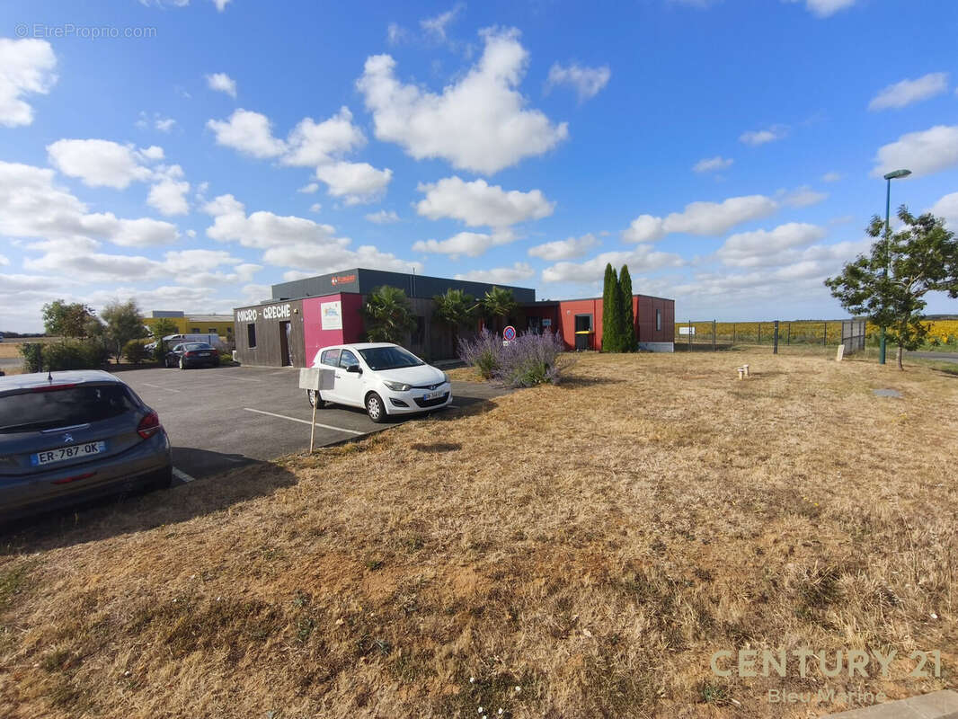 Commerce 198 m² à Mareuil-Sur-Lay-Dissais  - photo 2
