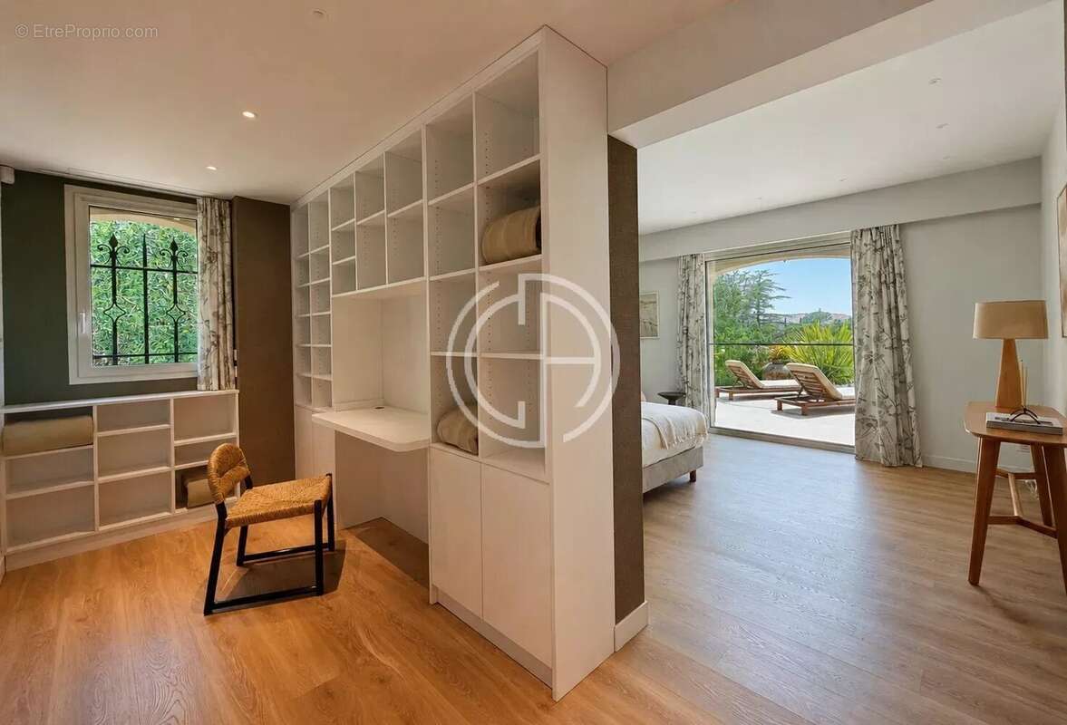 VILLA - MOUGINS - Secteur Prestigieux - photo 10