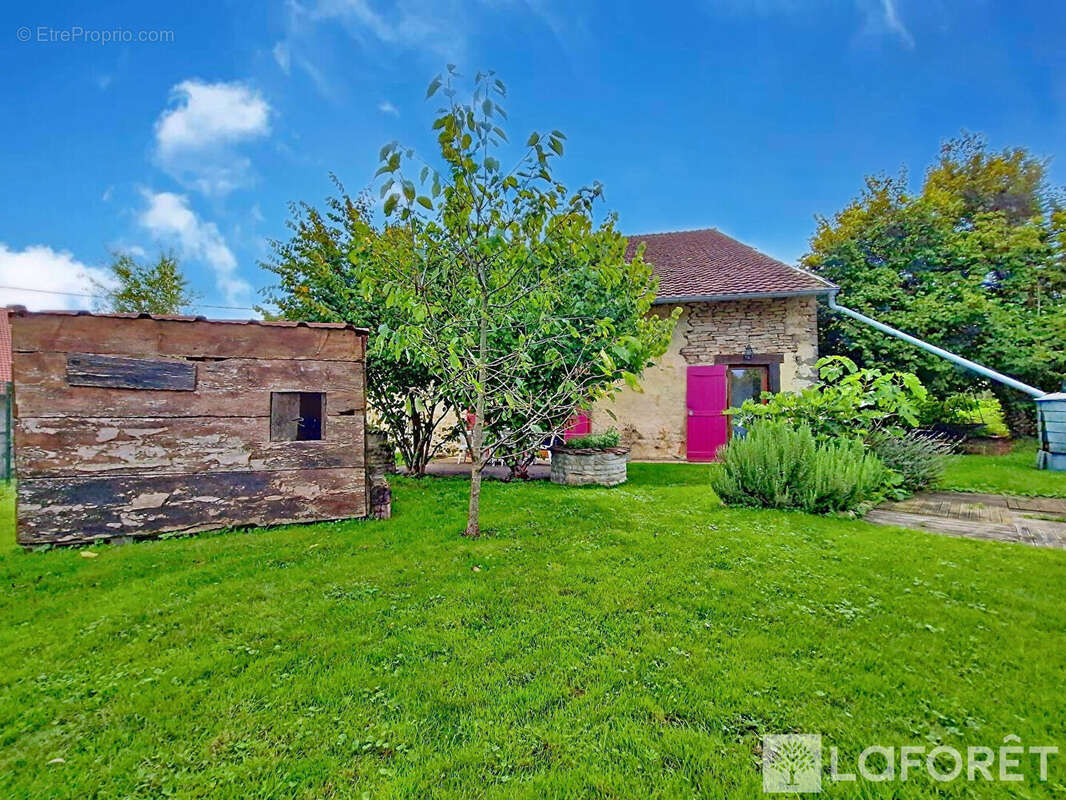 Maison à HYEMONDANS