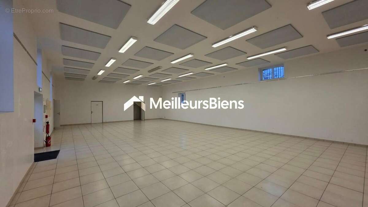 Commerce à PONT-SUR-SAMBRE