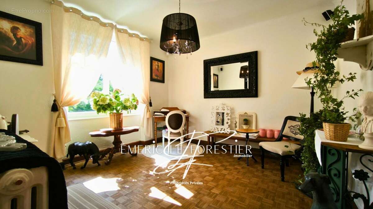 Maison à JUIGNE-DES-MOUTIERS