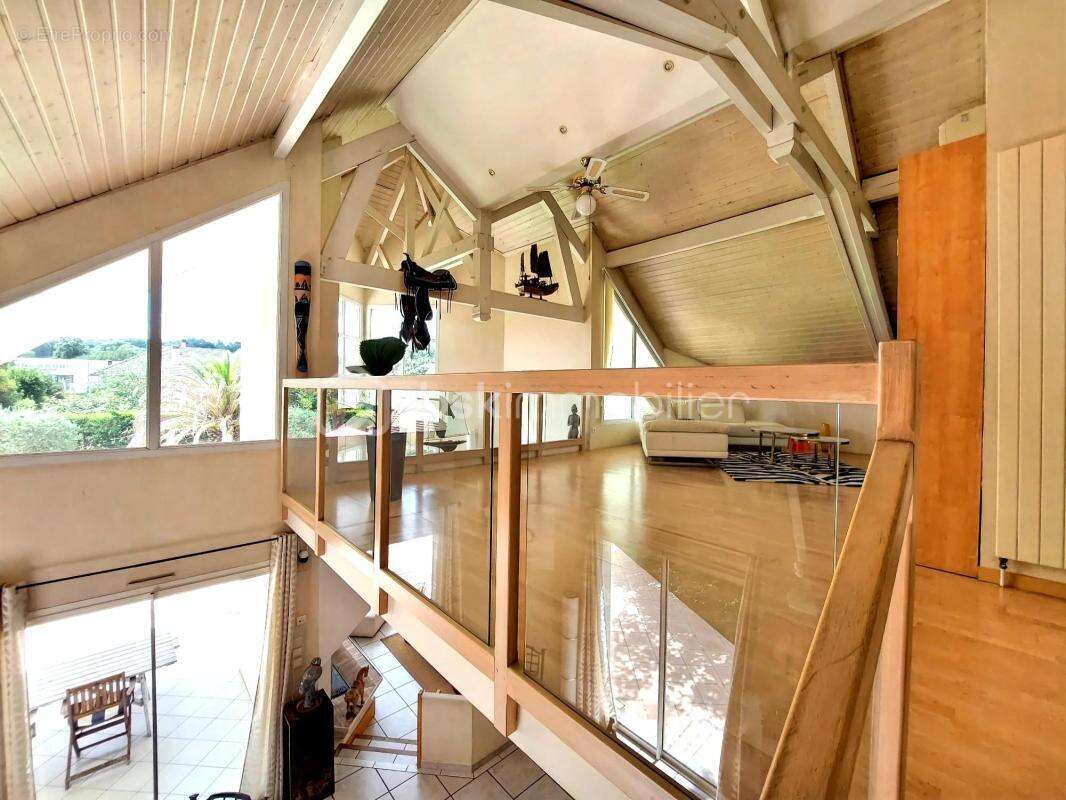 Maison d'architecte de 189 m² avec piscine - photo 3