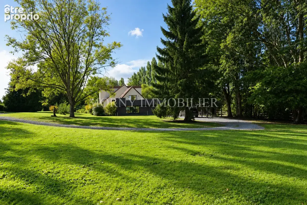 À VENDRE - Belle propriété de 380 m2 au calme, au cœur d’un parc arboré de 1,1 hectare - photo 13