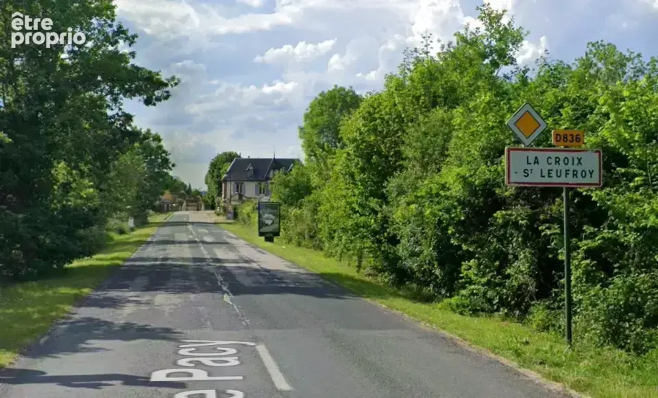Terrain à LA CROIX-SAINT-LEUFROY
