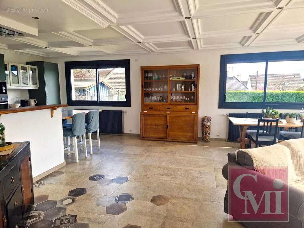 Maison à BRUYERES-LE-CHATEL