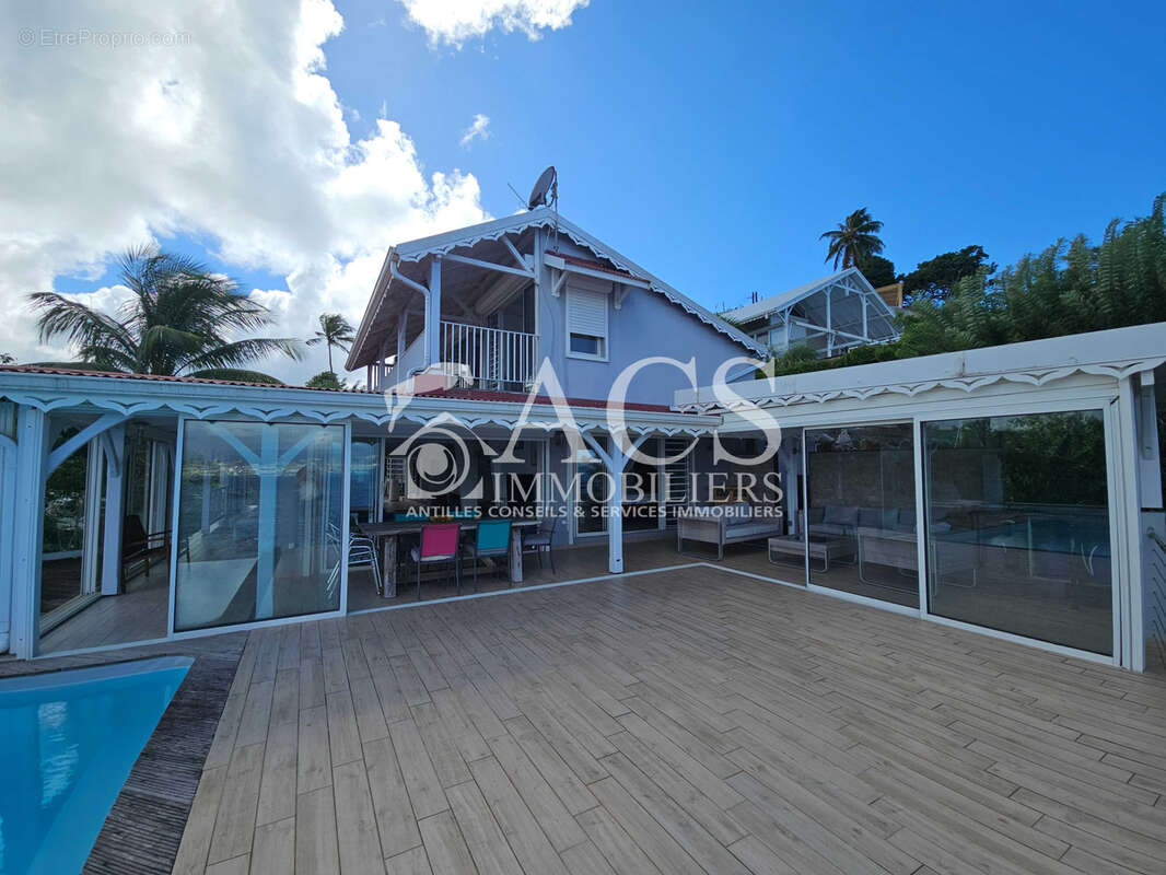 Magnifique propriété avec piscine en bord de mer - LES TROIS-ILETS - photo 7