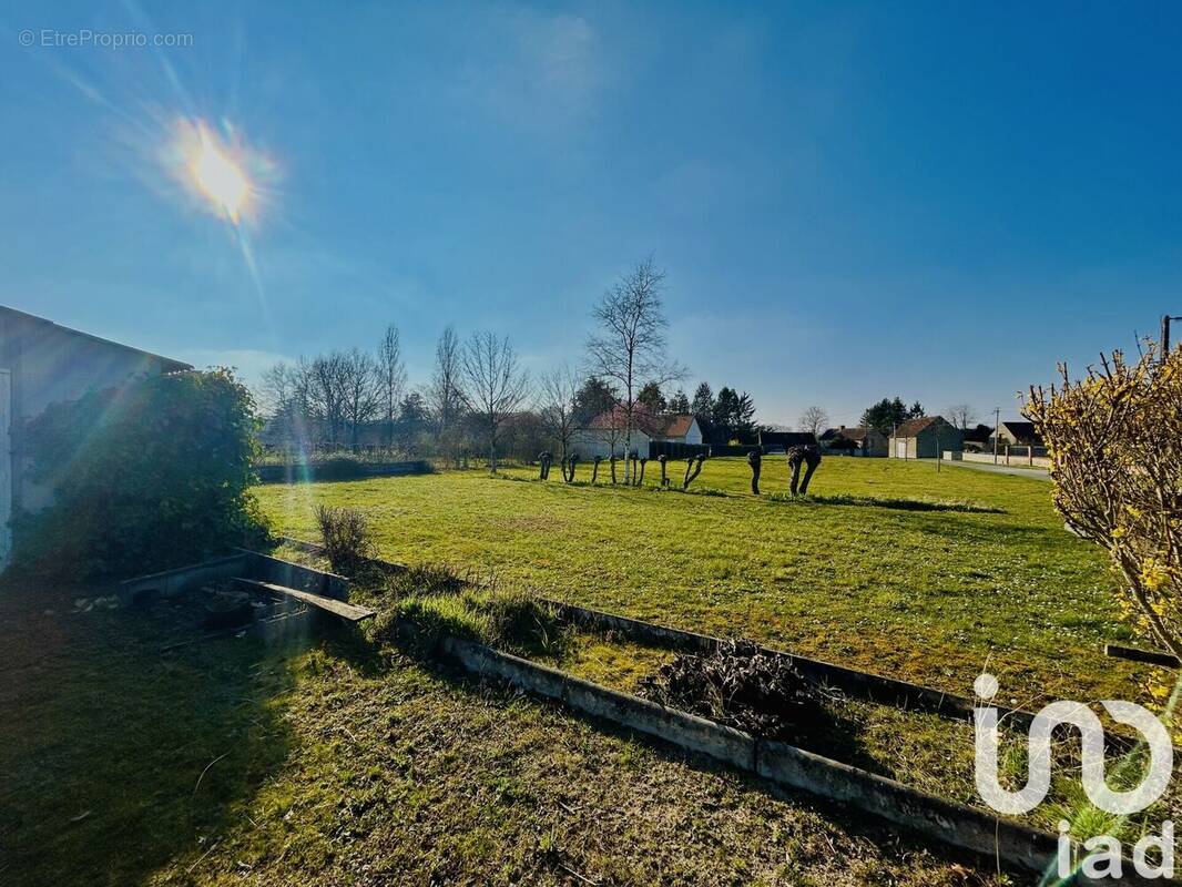 Photo 1 - Terrain à VRIGNY