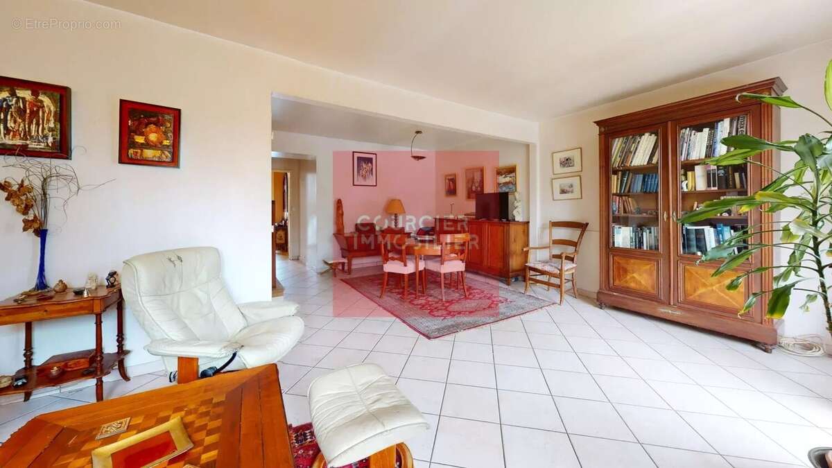 Maison à LE MESNIL-SAINT-DENIS