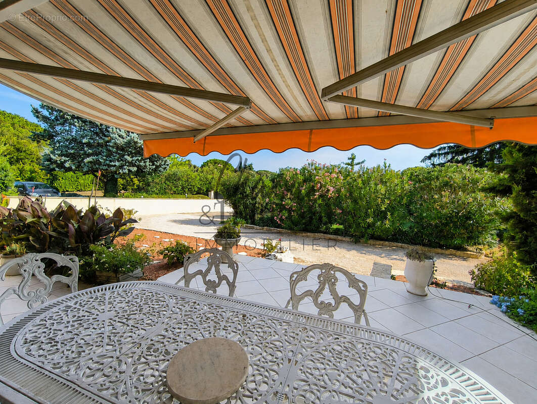 St Quentin la Poterie Villa avec piscine  - un cadre de vie méditéranéen privilégié - photo 8