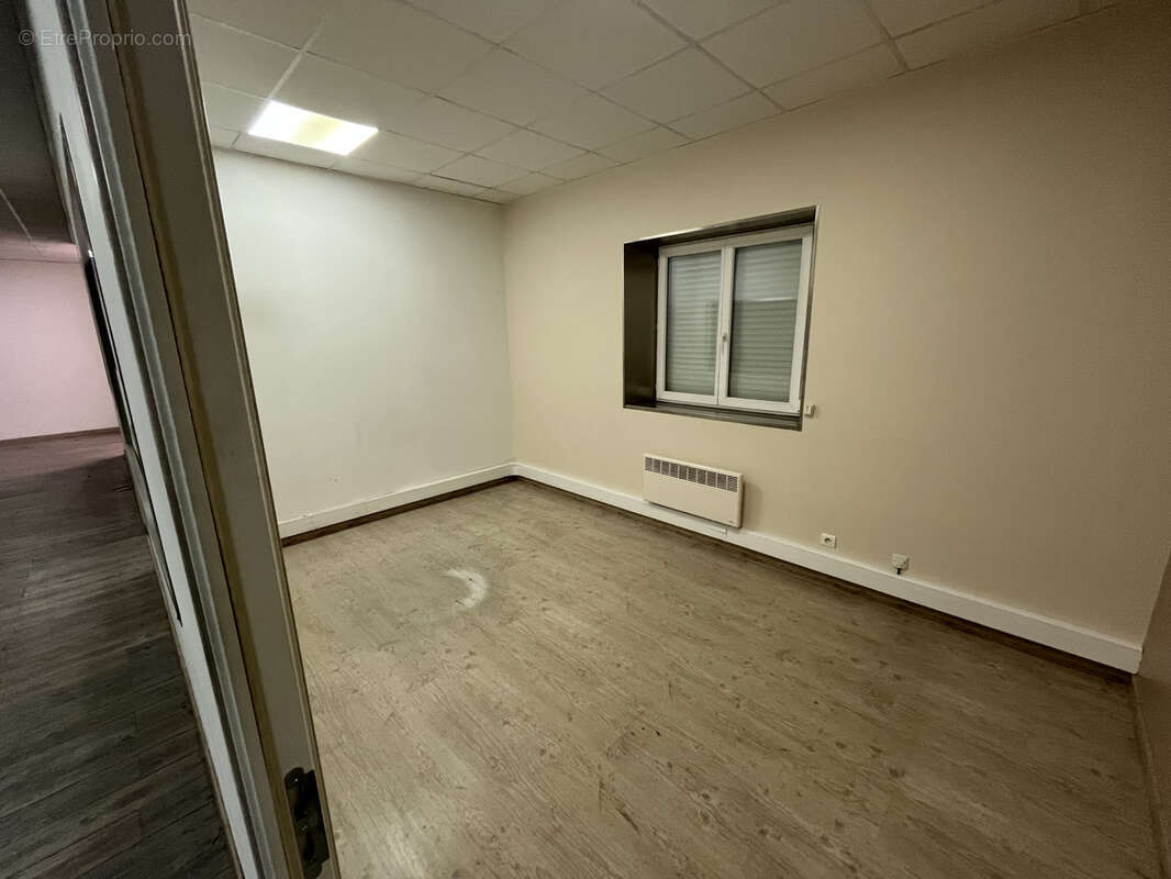 Commerce à LA BAZOGE