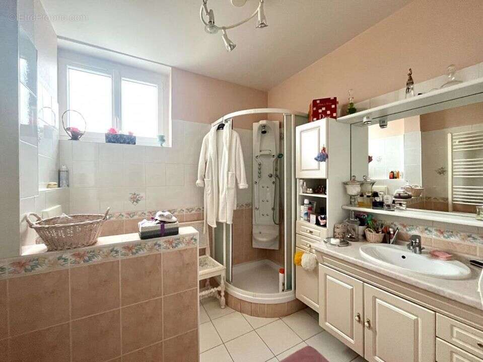 Maison à CHICHEBOVILLE