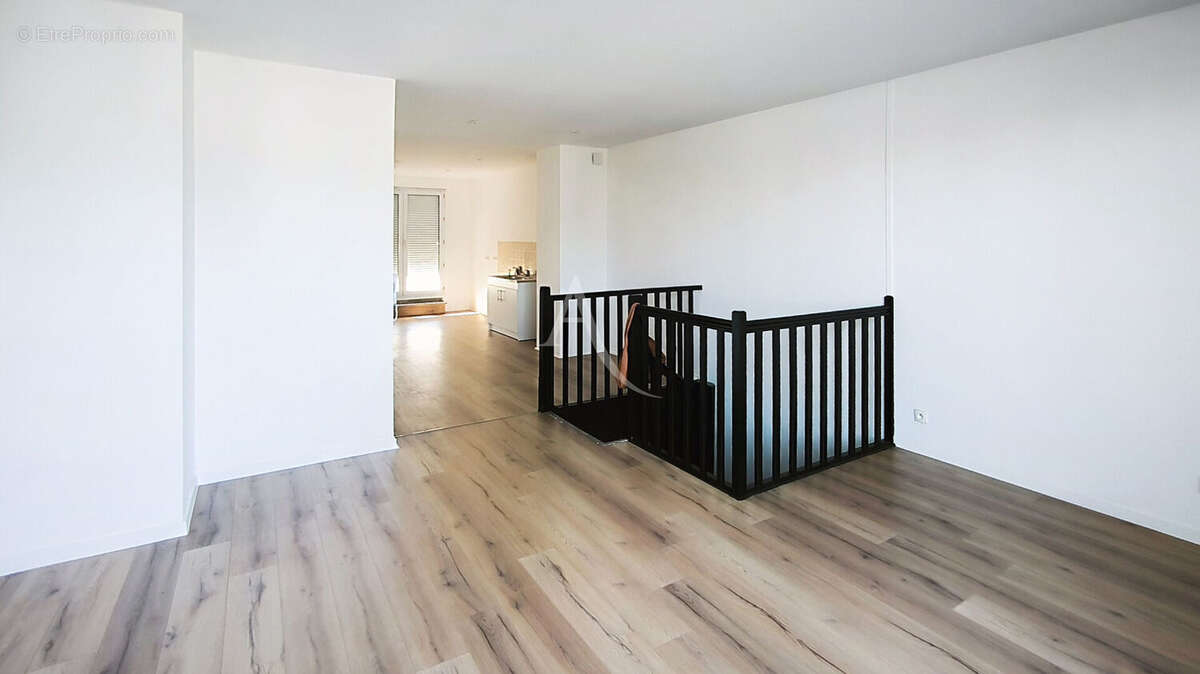 Appartement  traversant Saint Barthelemy d'Anjou 5 pièce(s) 90 m2 - photo 2