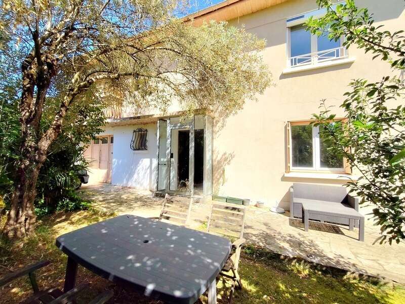  Maison T6 de 152 m² à Nogaro – Centre-ville & Jardin arboré - photo 26